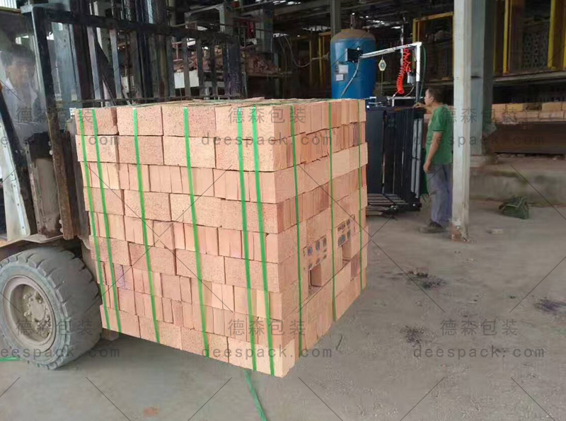 磚廠(chǎng)用塑鋼帶搭配手提式打包機(jī)捆扎怎么樣？